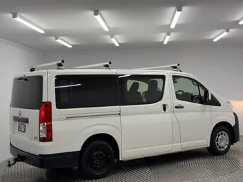 Toyota Hiace 2020 photo 4