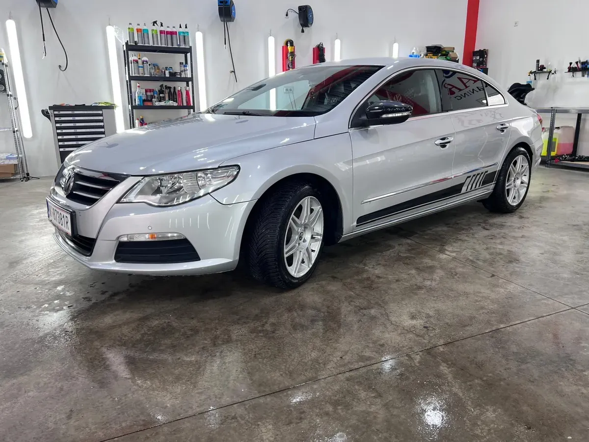 Volkswagen Passat Cc 2010 photo 2