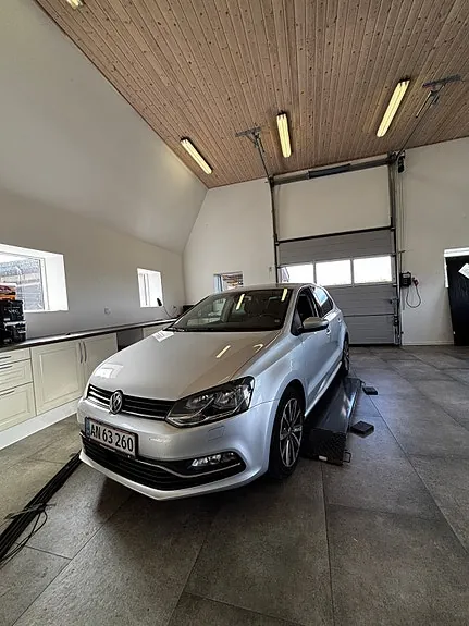 Volkswagen Polo 2015 photo 2