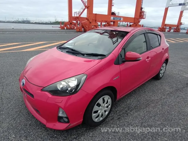 Toyota Aqua G 2014 photo 2