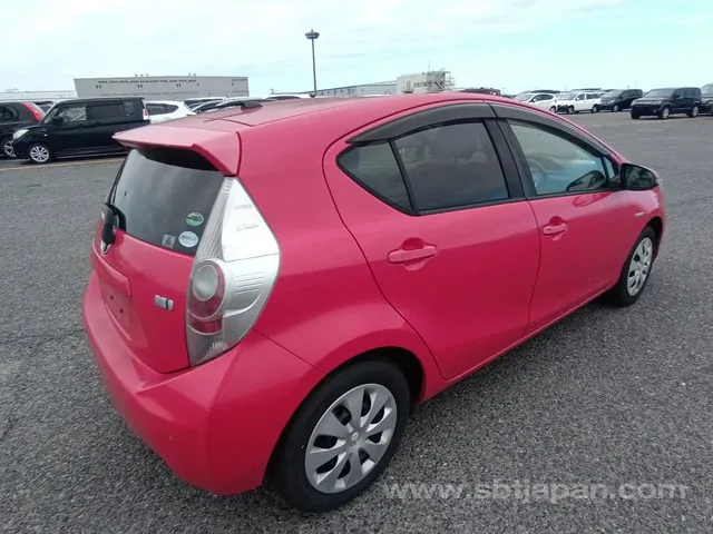Toyota Aqua G 2014 photo 4