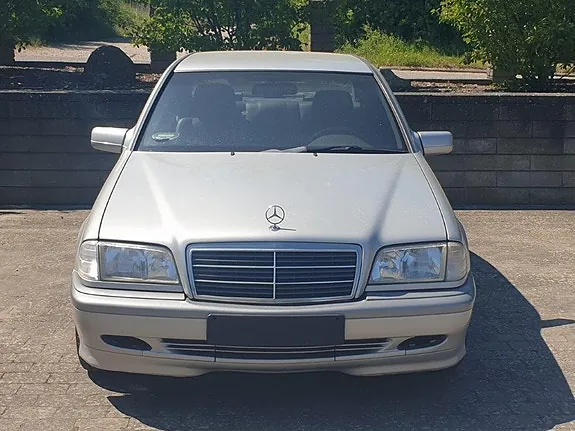 Mercedes-Benz C230
