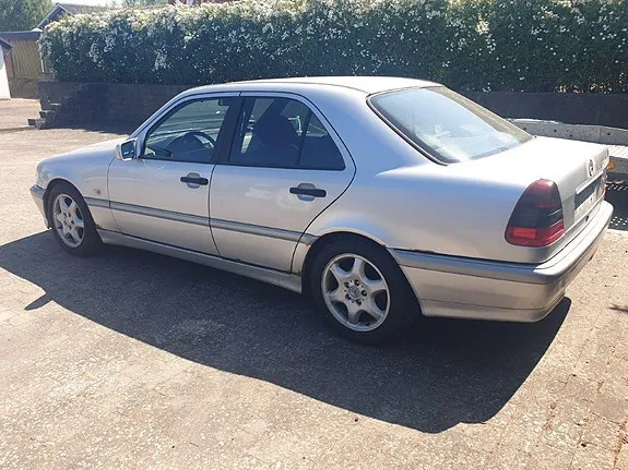 Mercedes-Benz C230 1998 photo 4