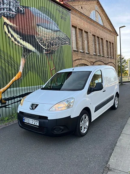 Peugeot Partner 2011 photo 2