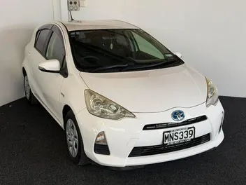 Toyota Aqua 2014 photo 2