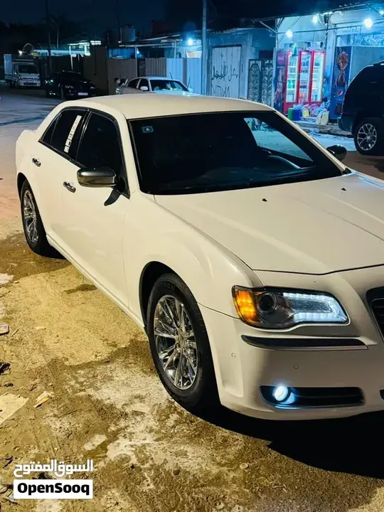 Chrysler 300 2012 photo 2