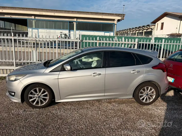 Ford Focus 2015 photo 2