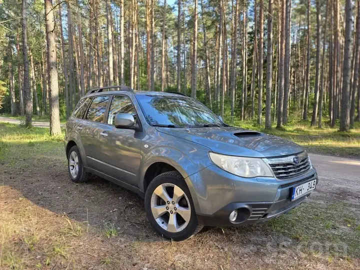 Subaru Forester 2010 photo 2