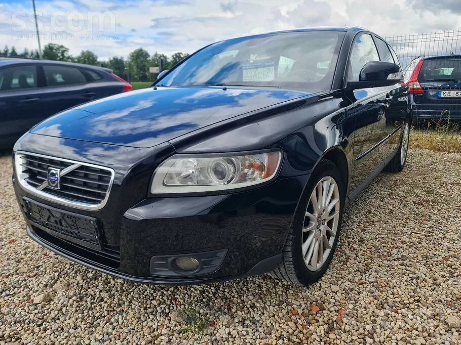 Volvo V50 2010 photo 2