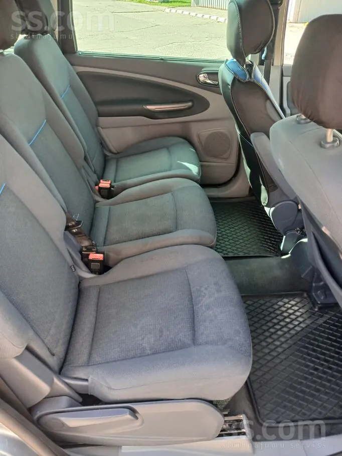 Ford Galaxy 2008 photo 4