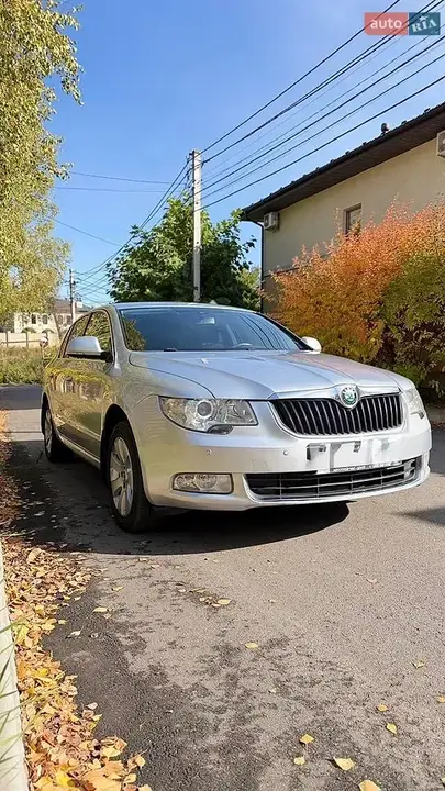 Skoda Superb 2012 photo 2