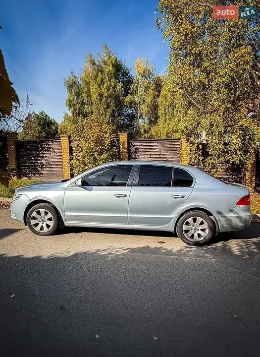 Skoda Superb 2012 photo 4