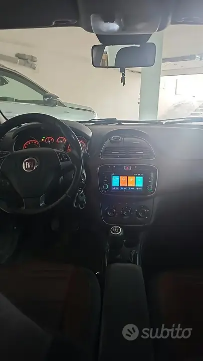 Fiat Punto 2010 photo 2