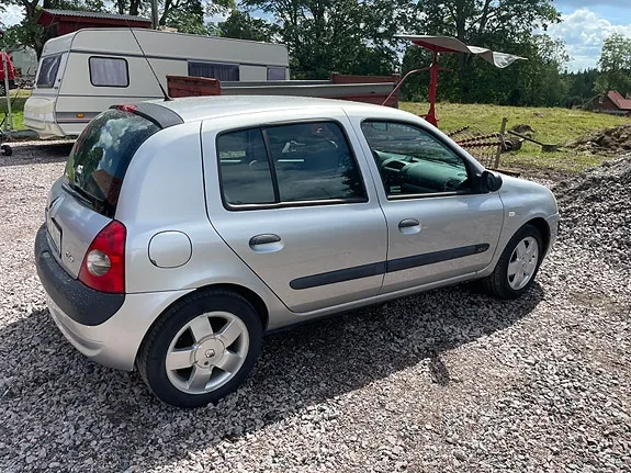 Renault Clio 2006 photo 2