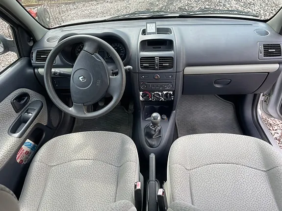 Renault Clio 2006 photo 4