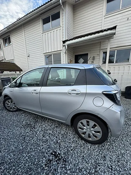 Toyota Yaris 2014 photo 2