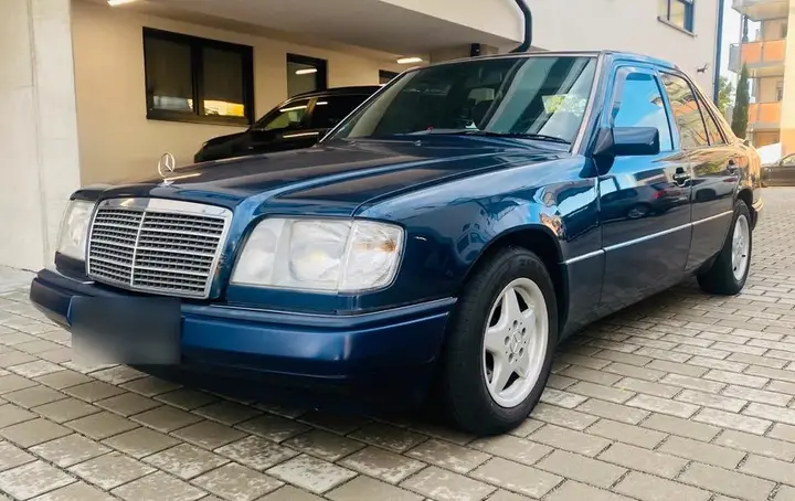 Mercedes-Benz E220