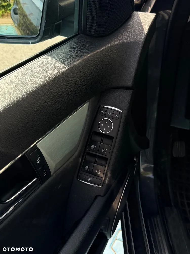 Mercedes-Benz C-Class 2010 photo 4
