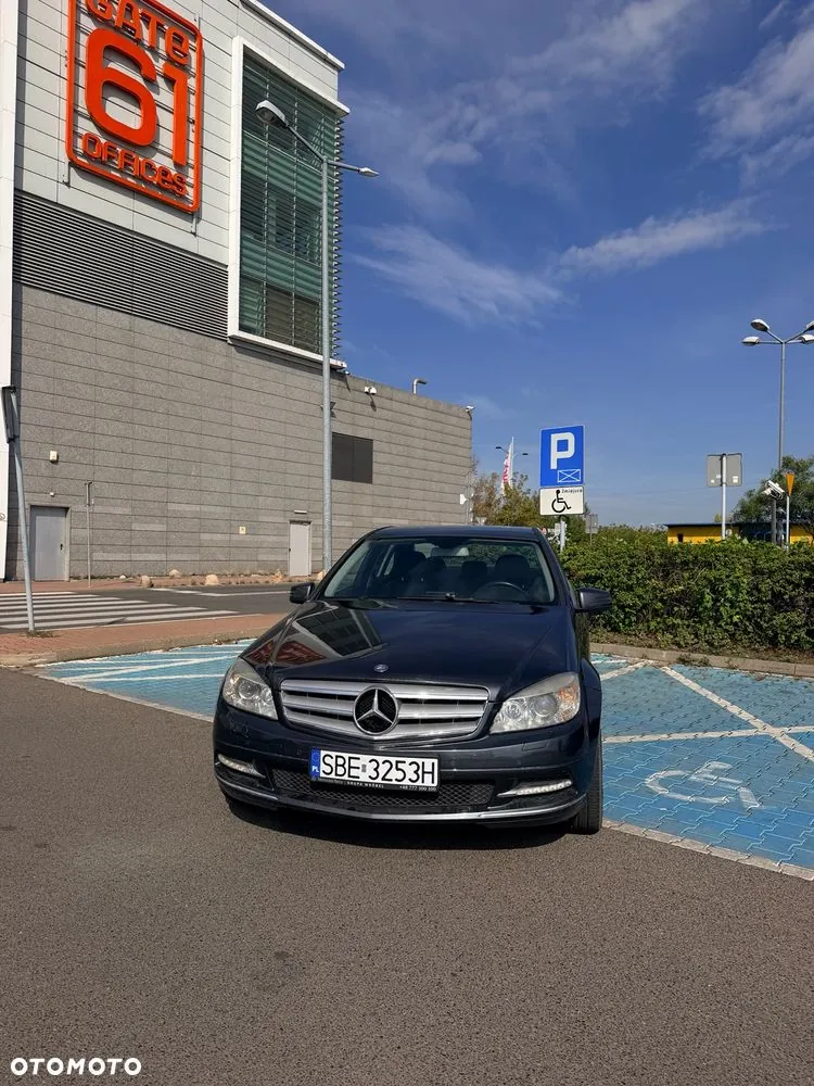 Mercedes-Benz C-Class 2010 photo 2