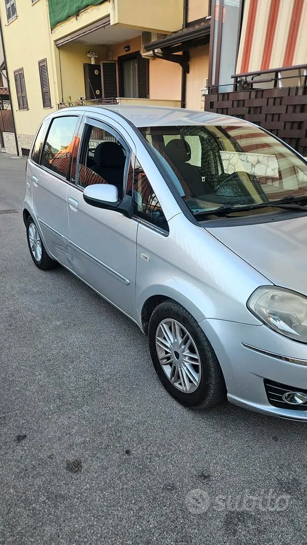 Lancia Musa 2010 photo 4