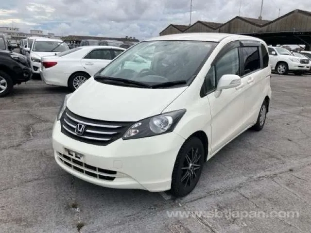 Honda Freed 2010 photo 2