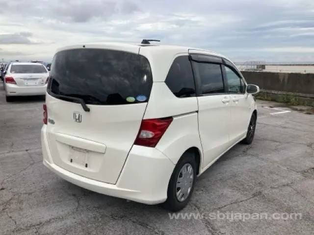 Honda Freed 2010 photo 4