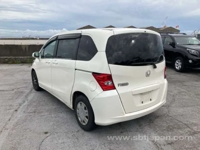Honda Freed 2010 photo 3