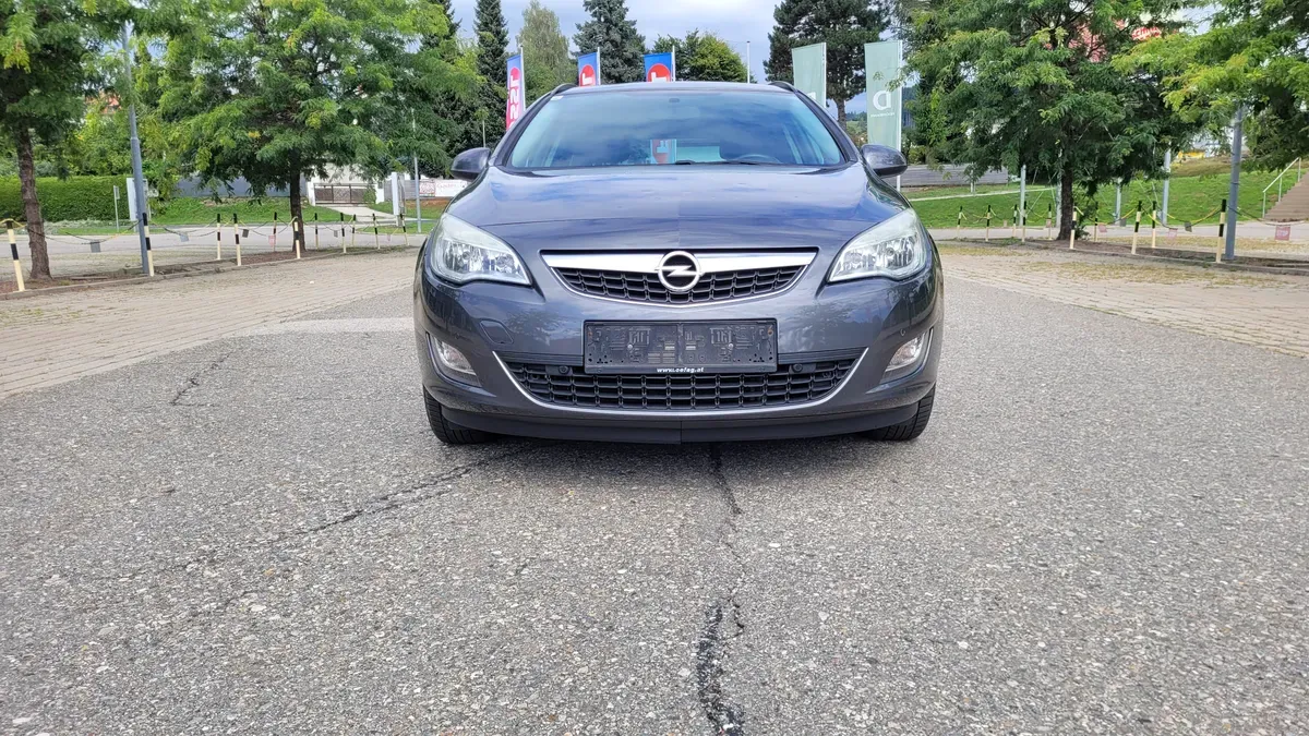 Opel Astra 2012 photo 3