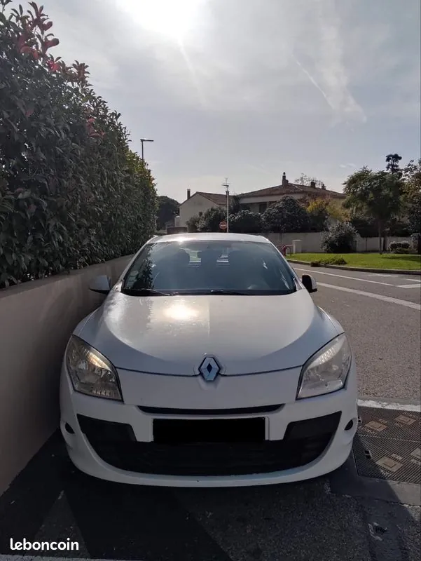 Renault Megane 2010 photo 2