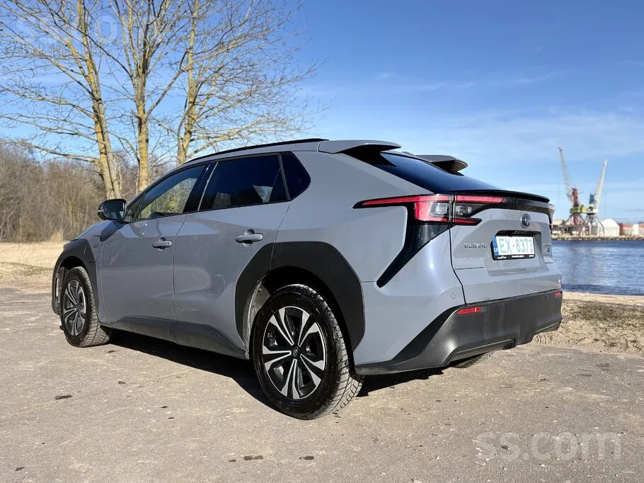 Subaru Solterra 2022 photo 2