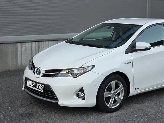 Toyota Auris 2013 photo 3