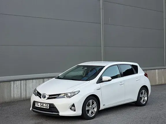 Toyota Auris 2013 photo 2