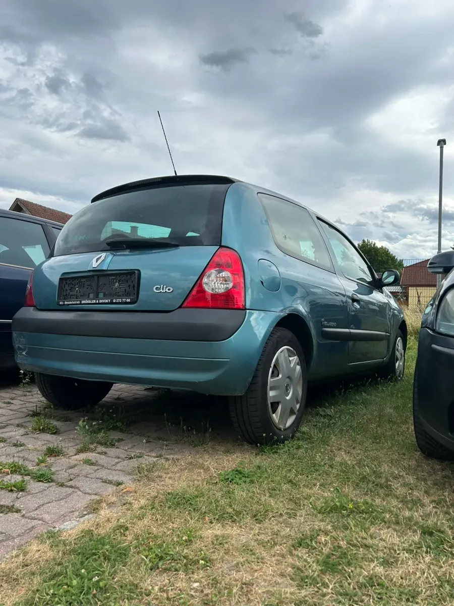 Renault Clio 2003 photo 2
