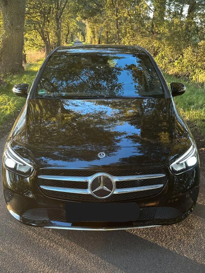 Mercedes-Benz B180