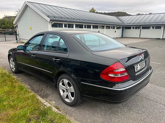 Mercedes-Benz E220 D 2004 photo 3