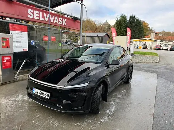 Tesla Model Y 2025 photo 2