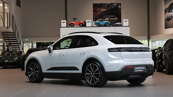 Porsche Macan 2025 photo 2
