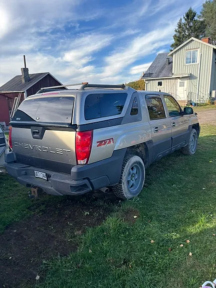 Chevrolet Avalanche 2003 photo 2
