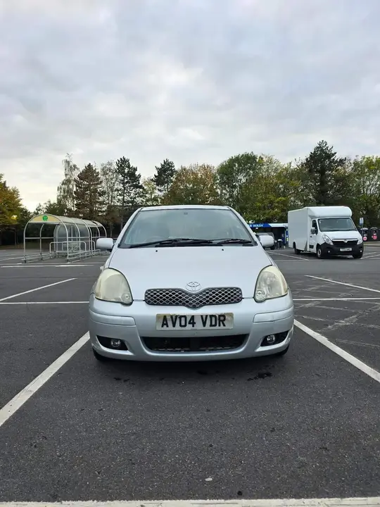 Toyota Yaris 2004 photo 2