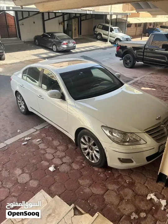 Hyundai Genesis 2011 photo 2