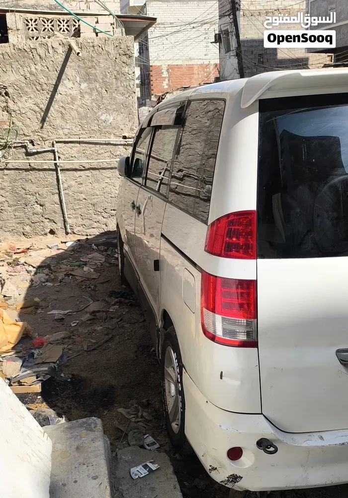 Toyota Voxy 2006 photo 4