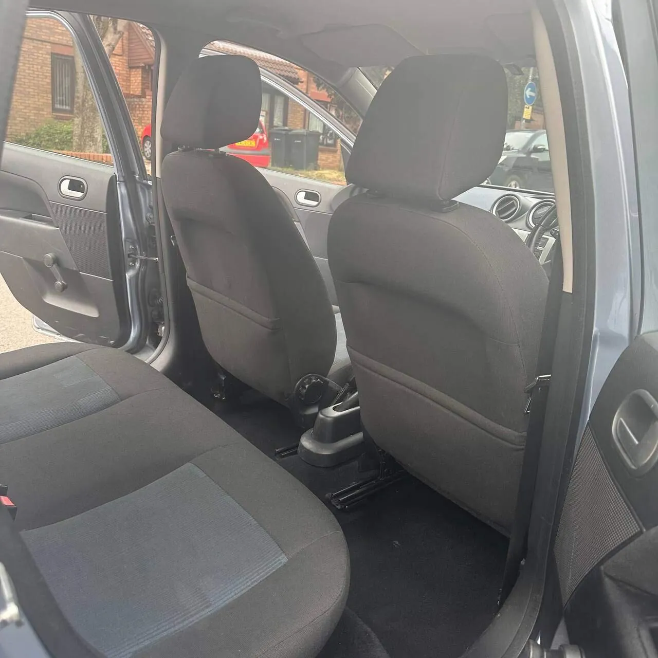 Ford Fiesta 2007 photo 2