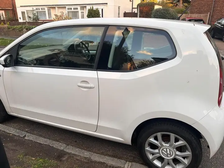 Volkswagen Up 2013 photo 2