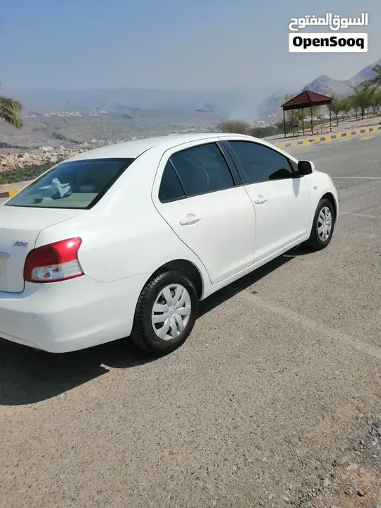 Toyota Yaris 2011 photo 2
