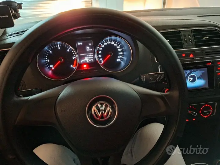 Volkswagen Polo 2016 photo 2