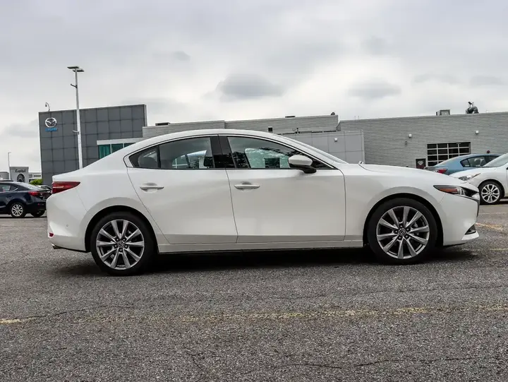 Mazda Mazda3 2019 photo 4