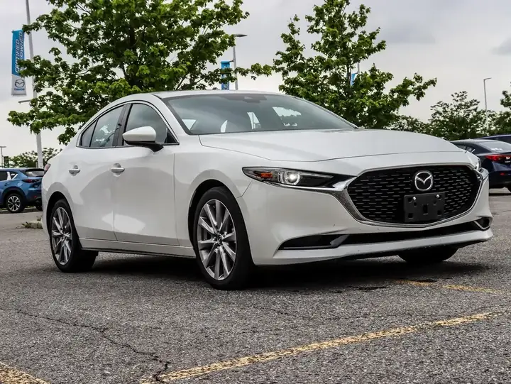 Mazda Mazda3 2019 photo 3