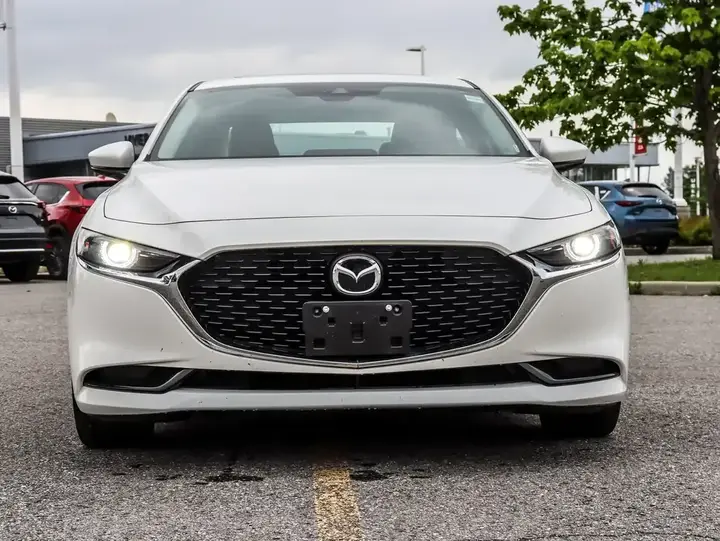 Mazda Mazda3 2019 photo 2