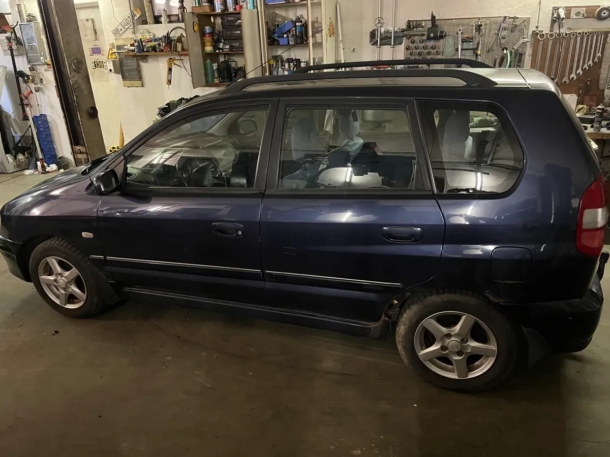 Mitsubishi Space Star 2001 photo 3