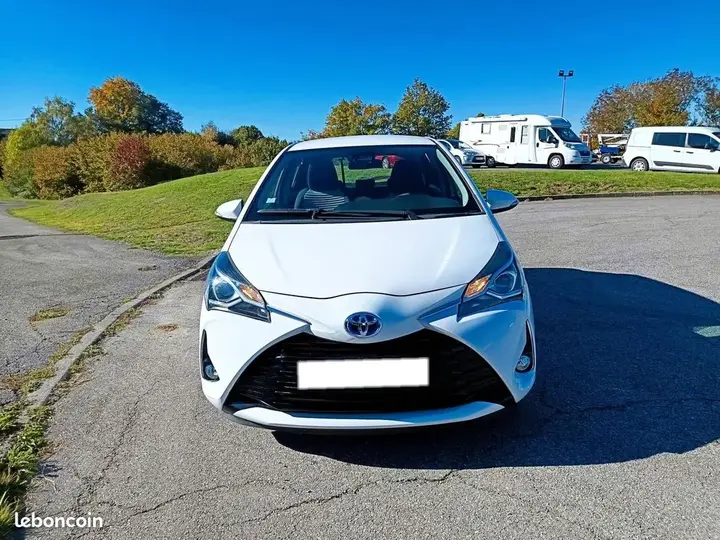 Toyota Yaris 2019 photo 2